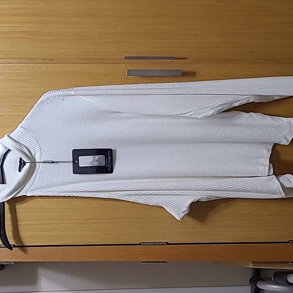 Long sleeve one shoulder top